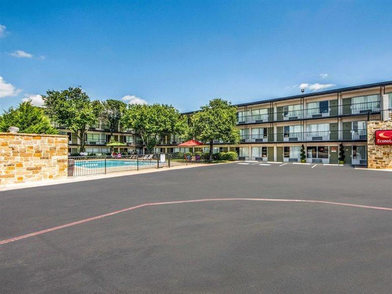 פרמרס בראנץ' Econo Lodge Airport I-35 North מראה חיצוני תמונה