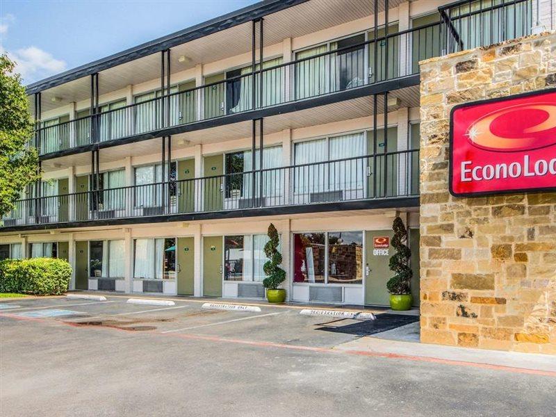 פרמרס בראנץ' Econo Lodge Airport I-35 North מראה חיצוני תמונה