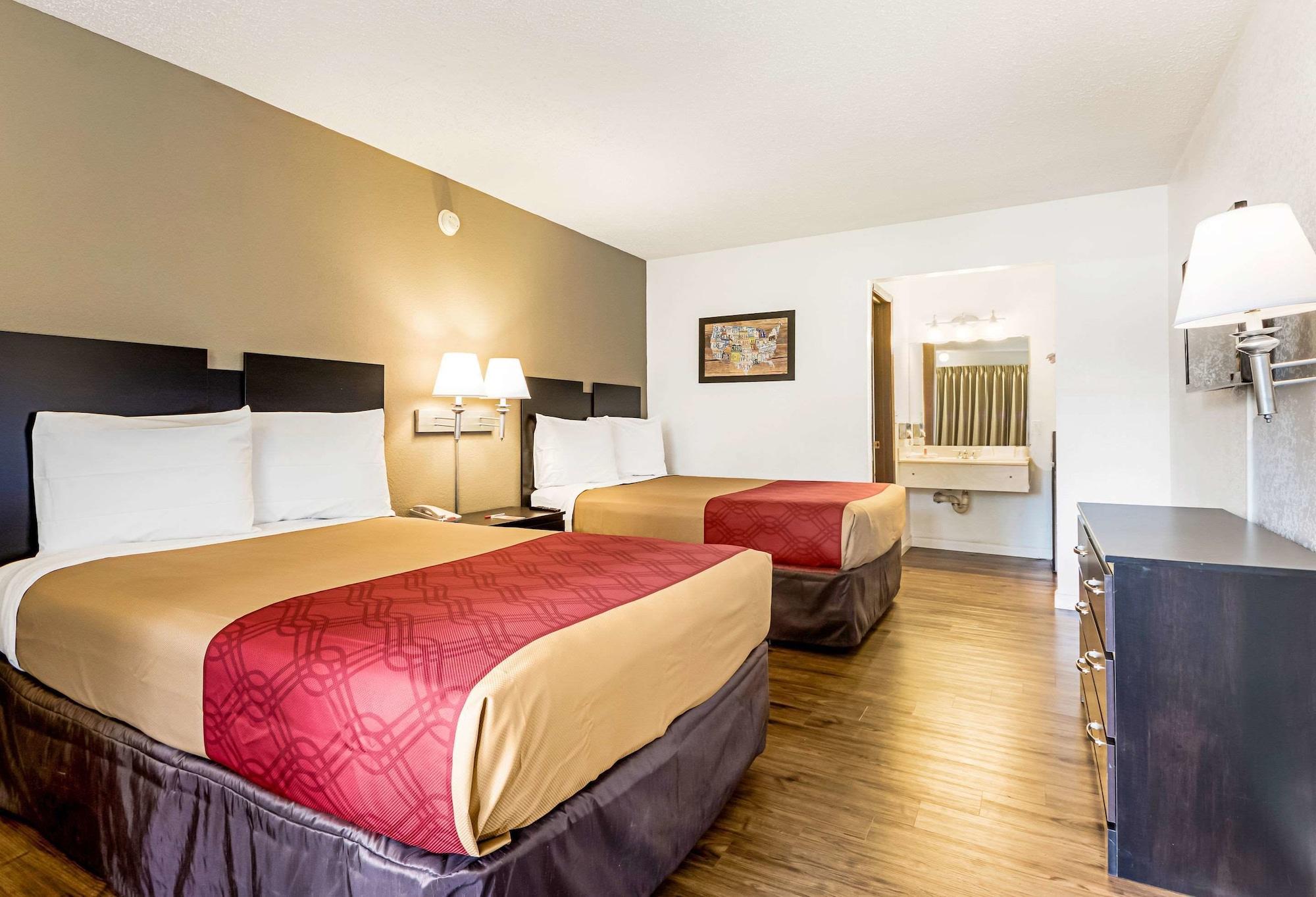 פרמרס בראנץ' Econo Lodge Airport I-35 North מראה חיצוני תמונה