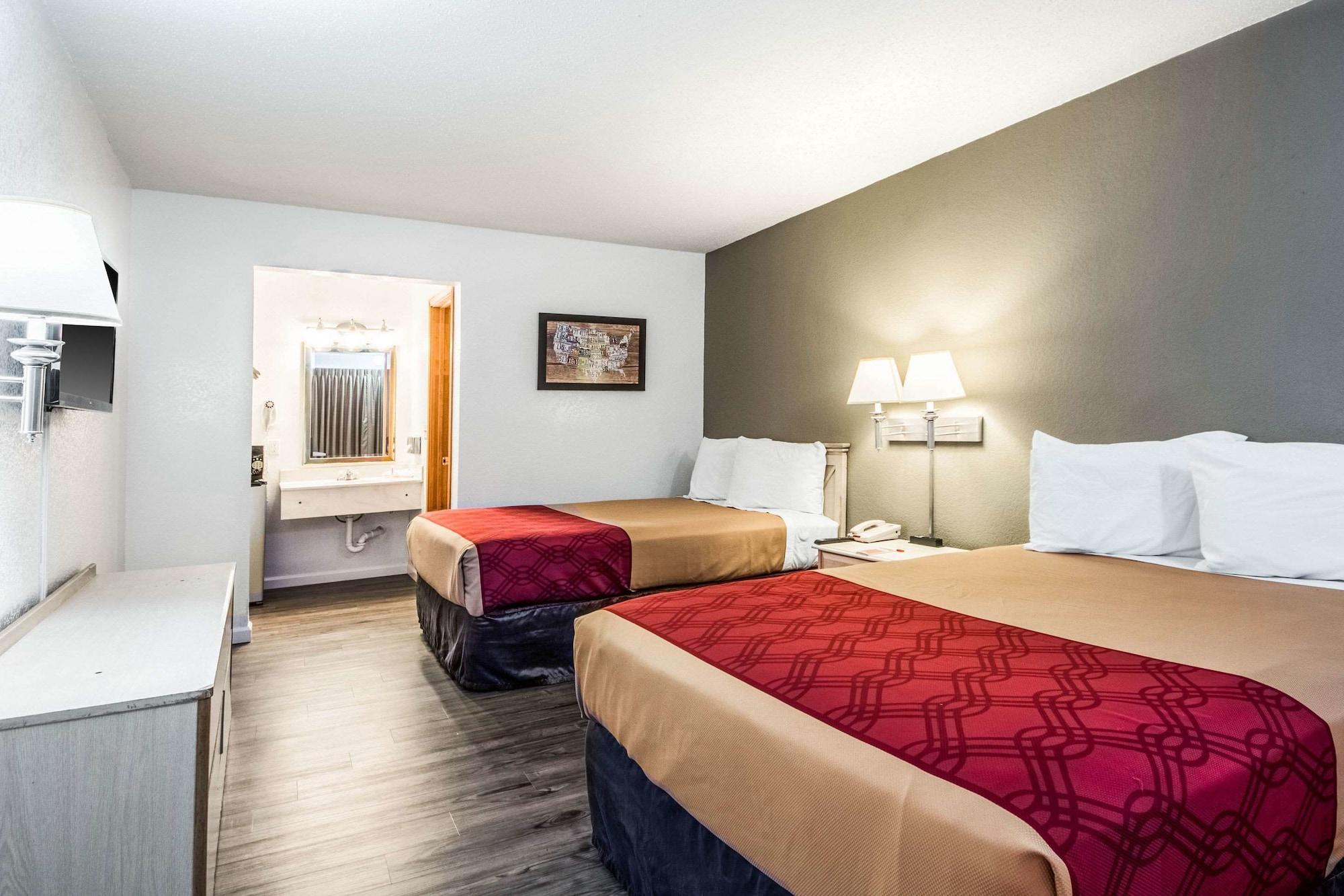 פרמרס בראנץ' Econo Lodge Airport I-35 North מראה חיצוני תמונה