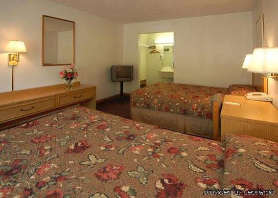 פרמרס בראנץ' Econo Lodge Airport I-35 North מראה חיצוני תמונה