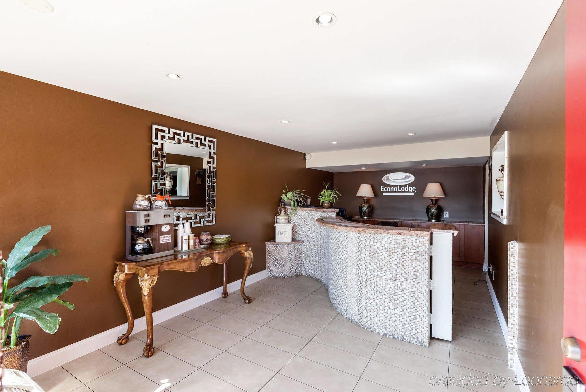 פרמרס בראנץ' Econo Lodge Airport I-35 North מראה חיצוני תמונה