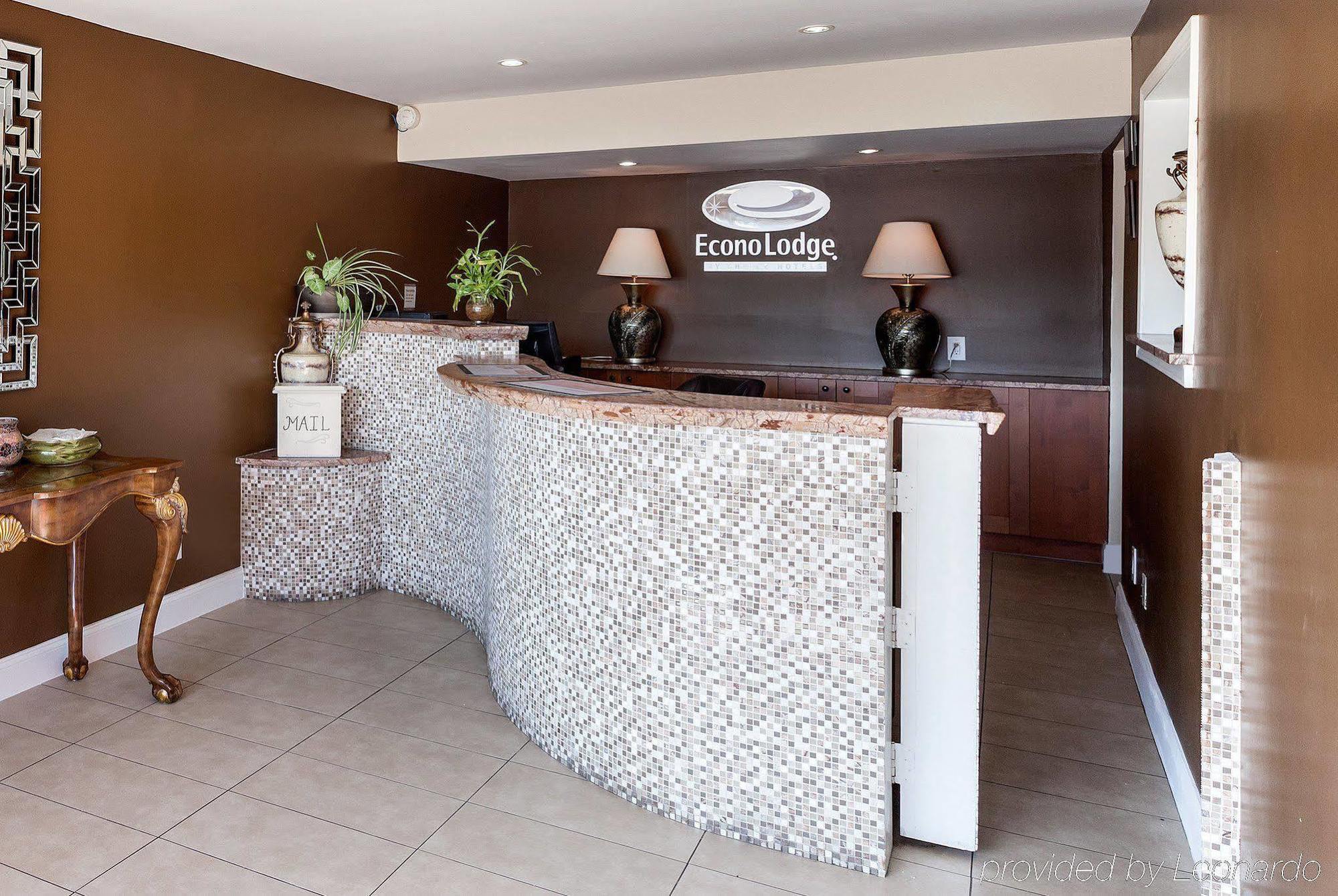 פרמרס בראנץ' Econo Lodge Airport I-35 North מראה חיצוני תמונה