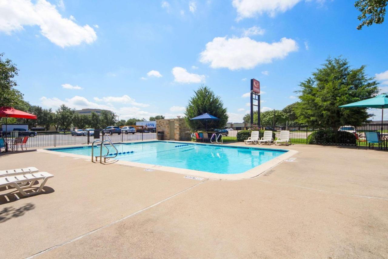פרמרס בראנץ' Econo Lodge Airport I-35 North מראה חיצוני תמונה