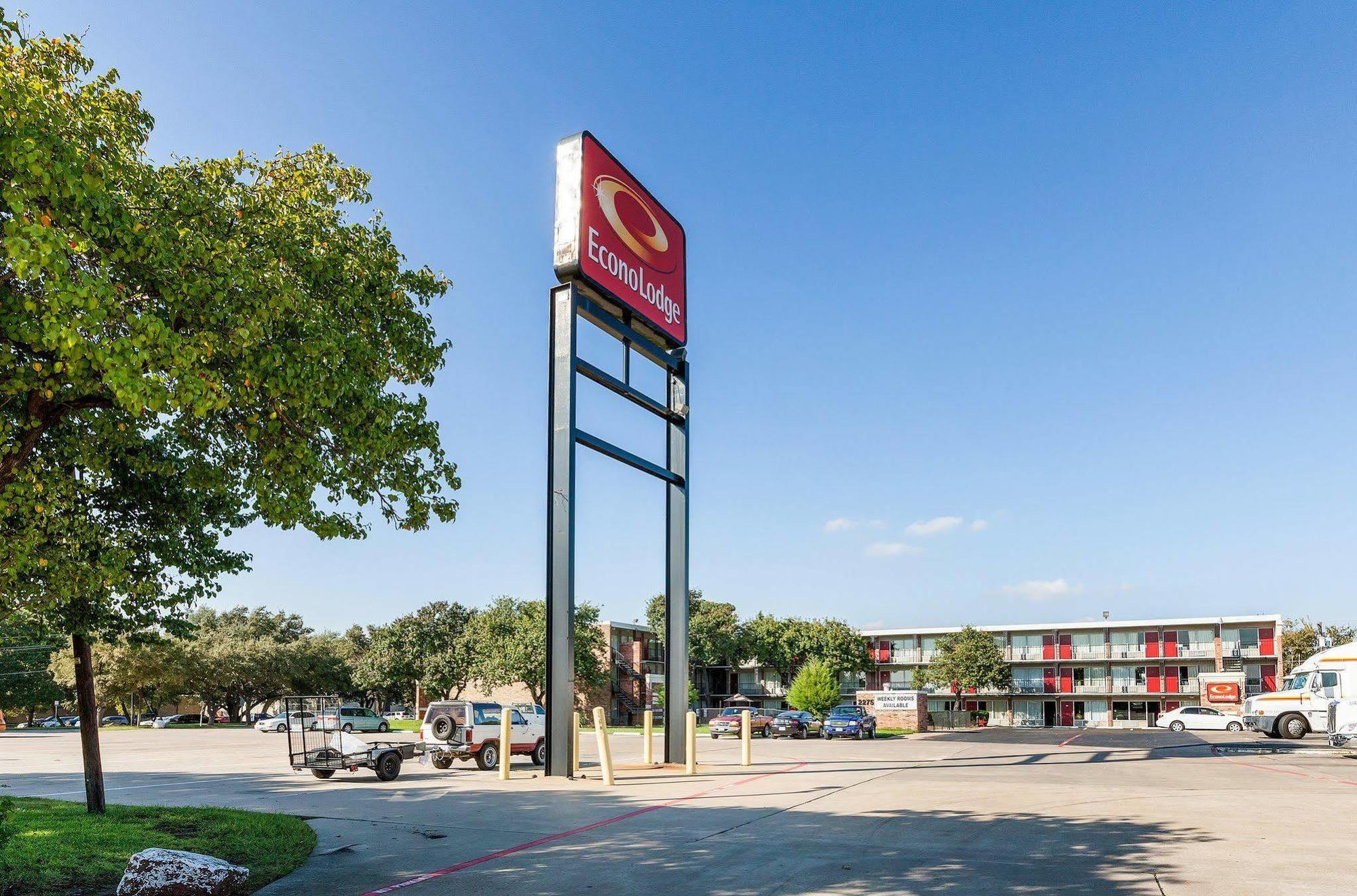 פרמרס בראנץ' Econo Lodge Airport I-35 North מראה חיצוני תמונה