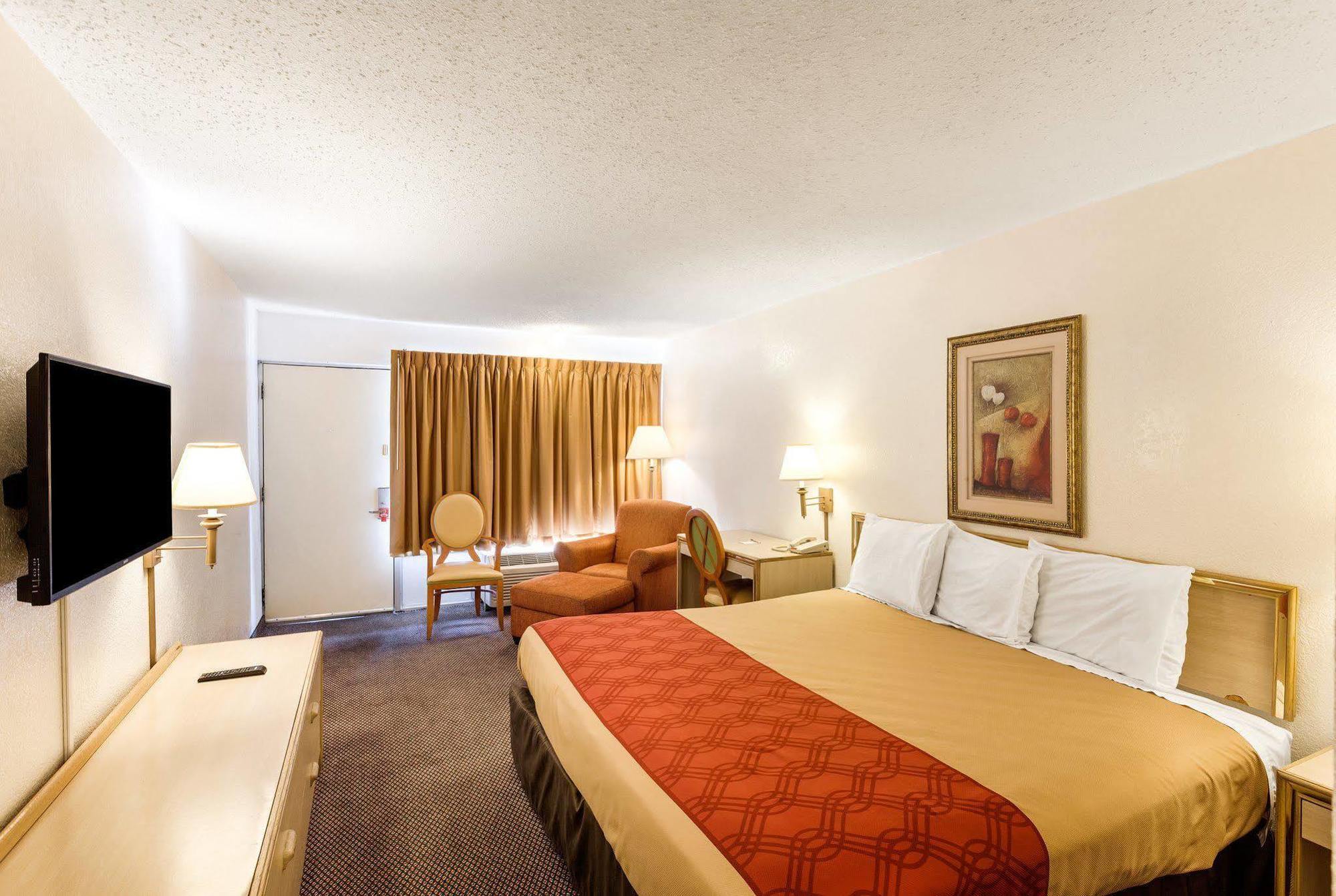 פרמרס בראנץ' Econo Lodge Airport I-35 North מראה חיצוני תמונה